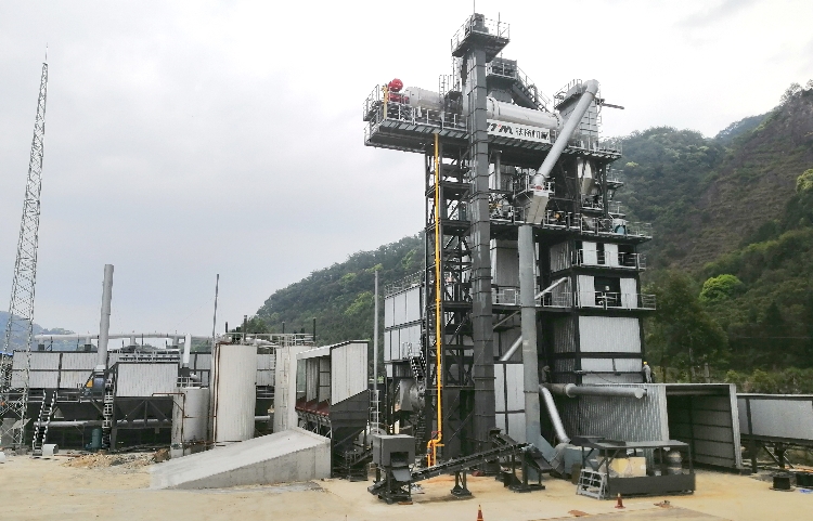 铁拓机械环保型沥青厂拌热再生一体设备助力福银高速改造工程