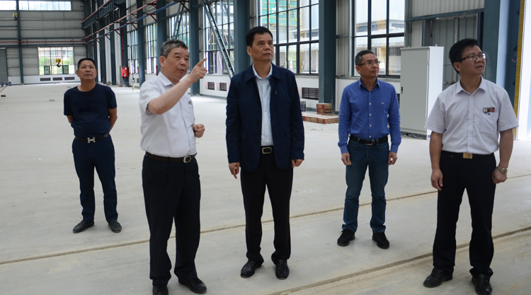 洛江区委书记洪飞跃莅临铁拓机械新工厂考察